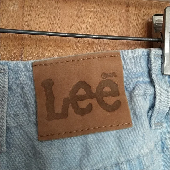 Lee ladies light wash shorts NWOT size 10 M. - Picture 5 of 15